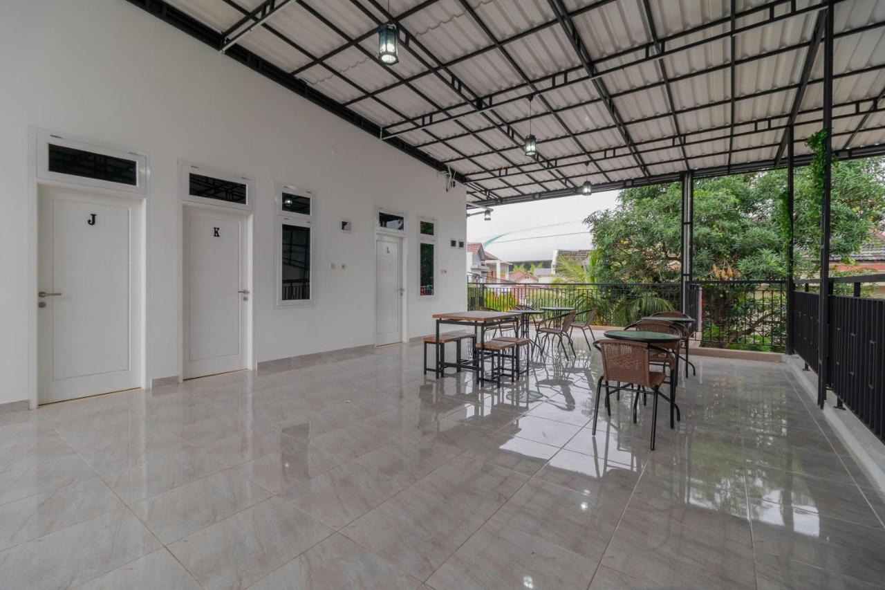 Reddoorz Syariah Near Summarecon Mall Bekasi Ngoại thất bức ảnh